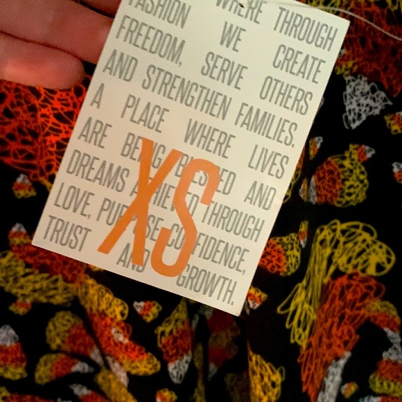 🎃 Candy Corn LuLaRoe Randy Tee - NWT XS - Picture 4 of 6